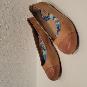 SoftWalk Women's Napa Tan/Luggage Leather 7.5 W ballet flats